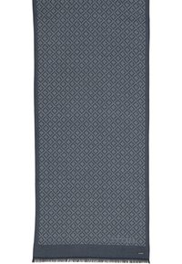 Bufanda de color gris carbón con un patrón de diamantes, tela texturizada y bordes con flecos. Marca sutil cerca del borde inferior.