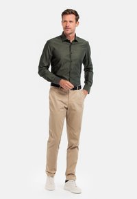 GIORDANO Zakelijk overhemd - dark green