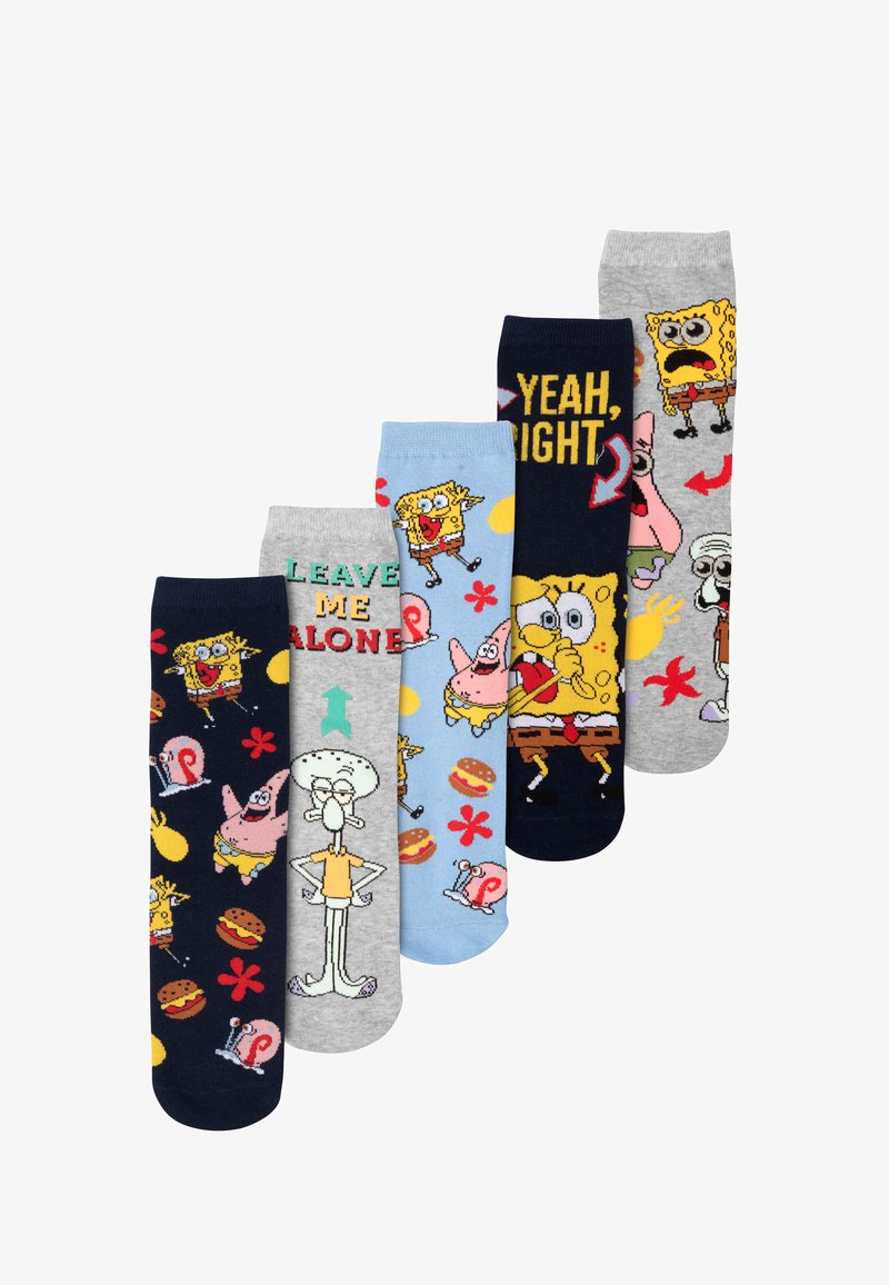 Cinque paia di calze da crew, con personaggi dei cartoni animati colorati, pattern e frasi. I materiali variano: colori navy, grigio e azzurro; tessuto traspirante.