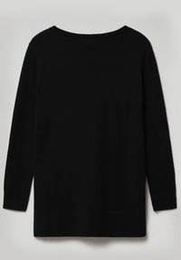 Maglione nero lavorato a maglia con maniche lunghe, scollo ampio e una vestibilità rilassata, leggermente allungata. Texture liscia e design minimale.
