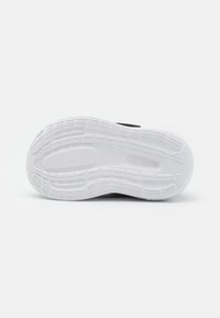 adidas Performance RUNFALCON 3.0 AC I - Scarpe da corsa su strada - core black/cloud white