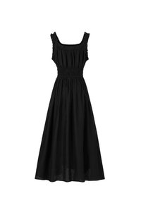 Schwarzes Kleid mit quadratischem Ausschnitt, ausgestellt Rock und gerafftem Oberteil. Merkmale sind Rüschenträger und ein strukturiertem Stoff. Lange Länge.