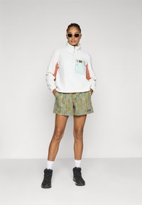 Patagonia FUNHOGGERS SHORTS - Spordišortsid - heartleaf green