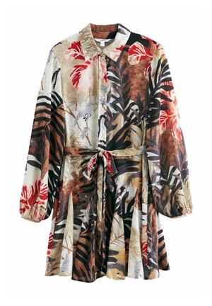 Robe à manches longues boutonnée avec col et ceinture à la taille, présentant un motif multicolore de feuilles tropicales et florales en rouge, noir, beige et marron.