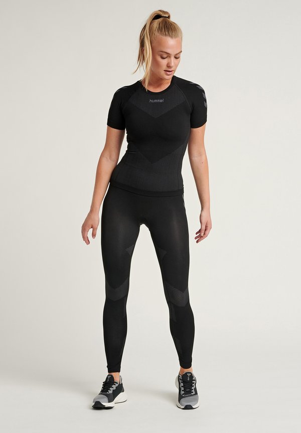 FIRST SEAMLESS - Undershirt4