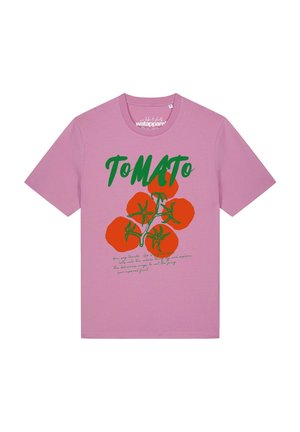 T-shirt violet clair à manches courtes avec un graphisme de cinq tomates rouges sur une vigne verte et le mot "ToMATO" en grandes lettres vertes.