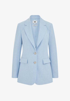 Hele sinine naiste bleiser nothlappide, kahe beežikujulise nööbi ja eessete klapist taskutega, valgel taustal eksponeeritud.