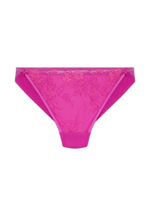 Leuchtend pinke Spitzen-Bikinihöschen mit Blumenstickerei und kleinen seitlichen Schleifen, flach auf weißem Hintergrund dargestellt.