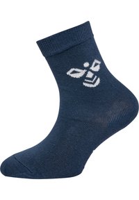 Mörkblå bomullssocka med ribbad mudd, med en vit logotypdesign på sidan. Texturen är slät med lätt stretch.