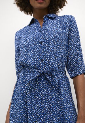 Cream, CRTIAH WITH BELT - Tričkové šaty - animal skin blue