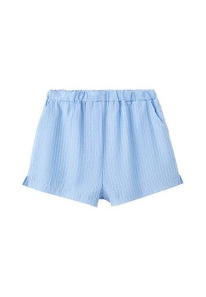 Shorts bleu clair à taille élastique avec des rayures blanches verticales et poches latérales.