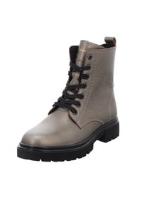 Metallicgrå ankelboot i texturerat läder, med svarta snören, rund tå och en robust svart sula med mönster.