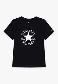 Svart bomull t-shirt med en vit grafisk logotyp av en stjärna och texten "CONVERSE Chuck Taylor ALL STAR" i en cirkulär design.