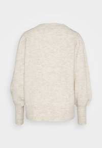 Krämfärgad stickad tröja med avslappnad passform, ballongärmar och ribbad mudd. Mjuk textur och subtilt mönster genom hela plagget.