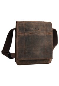 Borsa a tracolla in pelle marrone con chiusura a pattina, tracolla in tessuto regolabile, dettagli di cucitura visibili e logo impresso sul davanti.