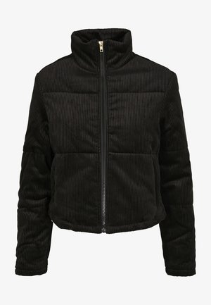 Mustmustähe pusa kõrge kraega, täispika tõmblukuga, tikitud sektsioonide ja soonikkoega. Omab elastseid varruka ja serva ääriseid.