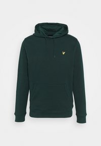 Felpa verde scuro in tessuto morbido, con tasca a marsupio, cappuccio con cordino e un piccolo logo dorato sul petto.