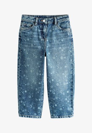 Svijetloplave traperice s cvjetnim i nebeskim uzorkom. Imaju klasični dizajn s pet džepova i kopčanje na gumb.