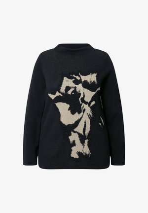 Czarny sweter robiony na drutach z teksturowanym beżowym kwiatowym wzorem z przodu, z okrągłym dekoltem i długimi rękawami.