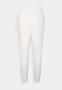 Witte, textuur joggers met een geribde tailleband en boorden, met een subtiele logo op de achterkant. Ontworpen voor comfort en draagbaarheid.