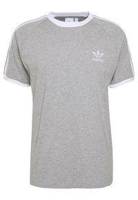 Grijze katoenen T-shirt met witte ribbelkraag en mouwomslagen. Heeft een wit Adidas-logo op de linkerborst en contrasterende zijstrepen.