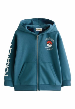 Sudadera con capucha y cremallera en color azul verdoso, con capucha, bolsillos delanteros, logo de Pokémon, gráfico de una Poké Ball y texto "Gotta Catch 'Em All" en el pecho y la manga.