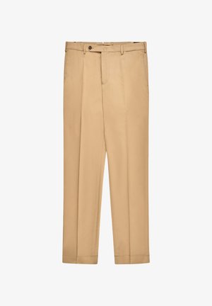 Beige gerade geschnittene Hose mit Gürtelschlaufen, Seitentaschen, Knopfverschluss und vorderer Bügelfalte, flach auf weißem Hintergrund präsentiert.