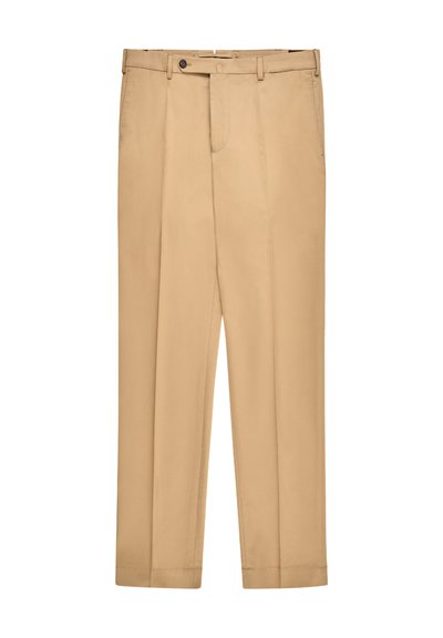 Pantalon beige à coupe droite avec passants de ceinture, poches latérales, fermeture par bouton et plis sur le devant, présenté à plat sur fond blanc.