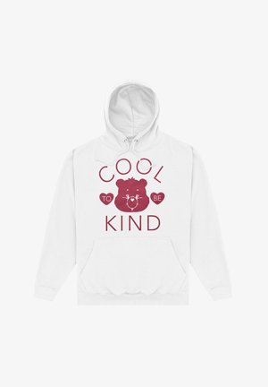 Biała bluza z kapturem z kieszenią kangurką. Z przodu znajduje się napis "FAJNIE JEST BYĆ DOBRYM" w czerwonym kolorze, z grafiką misia i serduszkami. Materiał bawełniany.