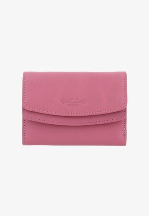 Roza usnjena denarnica s preklopnim pokrovom, ki ima detajle šivanja in vtisnjen logotip na sprednji strani. Gladka tekstura in kompaktna oblika.