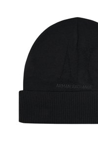 Berretto a maglia nero con orlo arrotolato, tessuto testurizzato e logo "AX" impresso con il marchio "ARMANI EXCHANGE" sulla fascia.