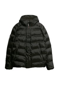 Sort polstret jakke med hætte, der har en frontlynlås, to lynlåslommer på siden og prægede "SUPERDRY"-tekster på forsiden.