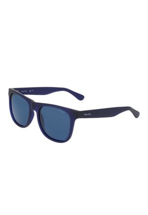 Blaue rechteckige Sonnenbrille mit dunkel getönten Gläsern und dünnen Bügeln, mit "Nautica" an der Seite gebrandet.