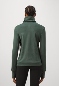 Nike Performance THERMA-FIT SWIFT - Pikkade varrukatega topp - vintage green/silver