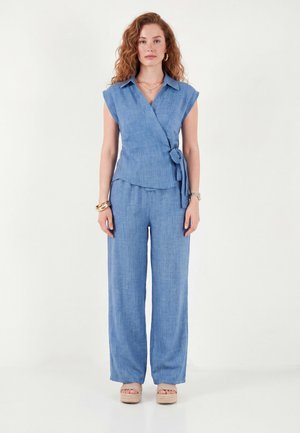 Lela & Buratti LELA & BURATTI SET REGULAR FIT - Blouse - blue
