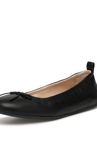 Ballerine in pelle nera con punta arrotondata, dotate di un piccolo dettagli in fiocco, foderate con un morbido rivestimento interno e una suola piatta in gomma.