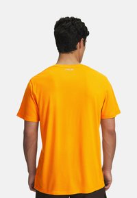 Under Armour TRAIL RUN - Camiseta deportiva - squad orange