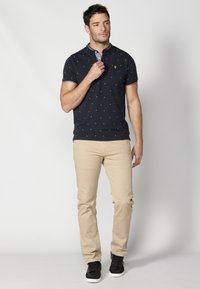 Koroshi SHORT SLEEVE  - Apdrukāts T-krekls - navy
