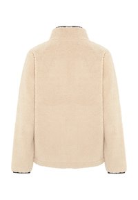 Beige Fleecejacke mit strukturierter Oberfläche, hohem Kragen und langen Ärmeln. Die Unterseite des Kragens verfügt über einen kontrastierenden dunklen Besatz.