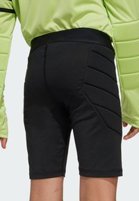 Svarta träningkortbyxor med en åtsittande design och vadderade detaljer samt en slät yta. Midjan är elastisk för ökad komfort.