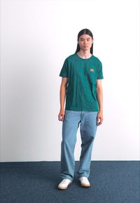 Alpha Industries SMALL LOGO - Tricou basic - force green