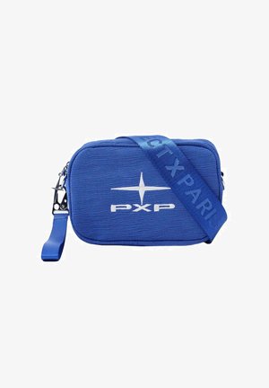 Sac bandoulière rectangulaire bleu avec logo étoile blanche et texte "PXP", avec une large sangle réglable portant la marque "PXP PARIS".