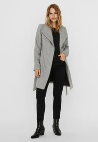 Vero Moda VMTWODOPE BELT JACKET - Cappotto invernale - light grey melange