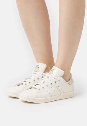 STAN SMITH  - Matalavartiset tennarit - off white/alumina/gold metallic