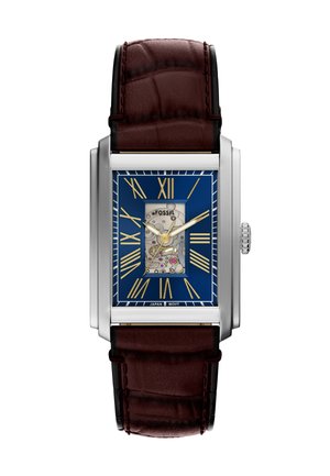 Montre carrée en acier inoxydable avec un cadran bleu, des chiffres romains en or et un fond transparent. Bracelet en cuir marron avec une texture gaufrée crocodile.