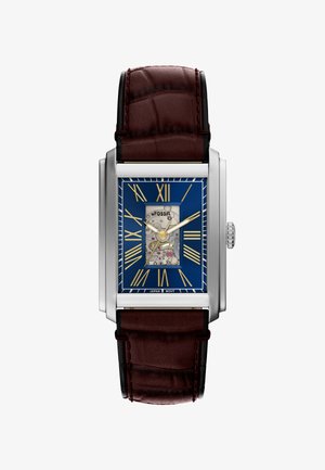 Montre carrée en acier inoxydable avec un cadran bleu, des chiffres romains en or et un fond transparent. Bracelet en cuir marron avec une texture gaufrée crocodile.