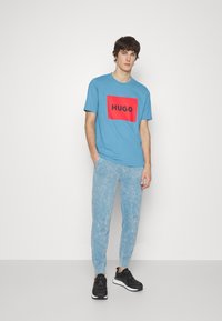 HUGO DULIVE - T-shirt estampada - medium blue