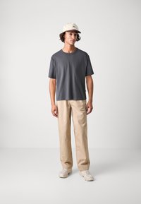 Jack & Jones JORHAWTHORNE BLANKS BIND CROPPED TEE - Tricou basic - iron gate