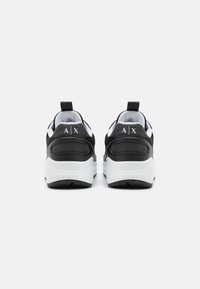 Armani Exchange Sportcipő - black