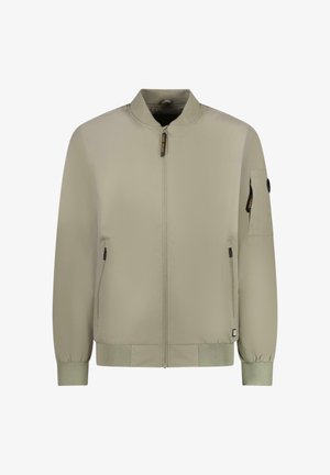 Licht olijfgroene bomberjack met een opstaande kraag, ritssluiting aan de voorkant, elastische boorden en twee zijzakken. Voorzien van een zak op de linker mouw met een zwart accent.